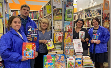 Самарские газовики собрали книги для детей Донбасса